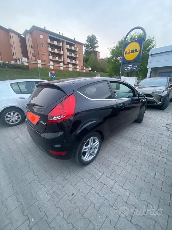 Usata Ford Fiesta 68 CV (50 kW) 2009 Nero Utilitaria