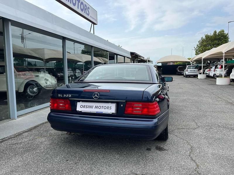 Usata Mercedes SL320 231 CV (169 kW) 1998 Blu/azzurro Cabrio