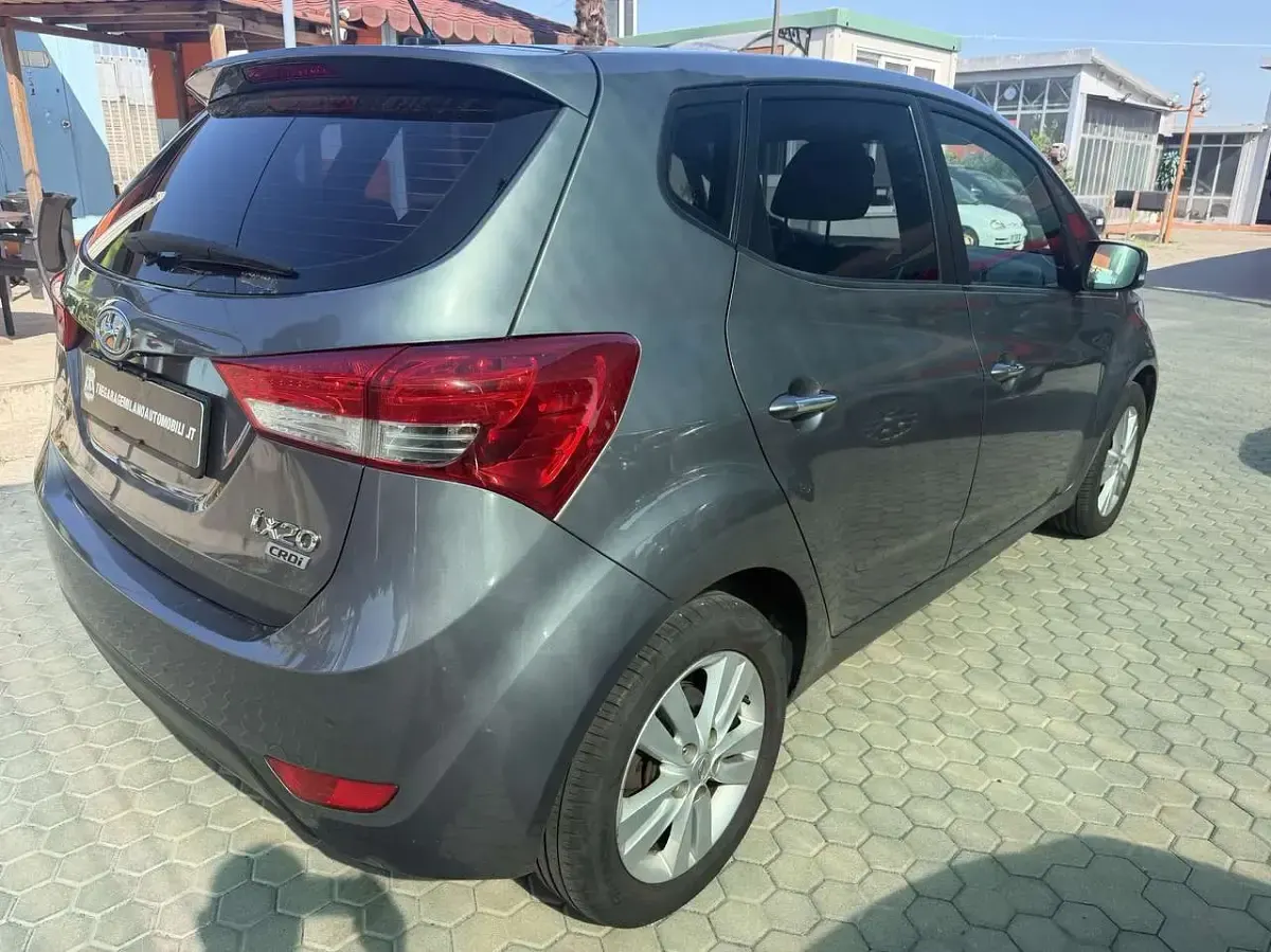 Usata Hyundai ix20 90 CV (66 kW) 2013 Grigio Utilitaria