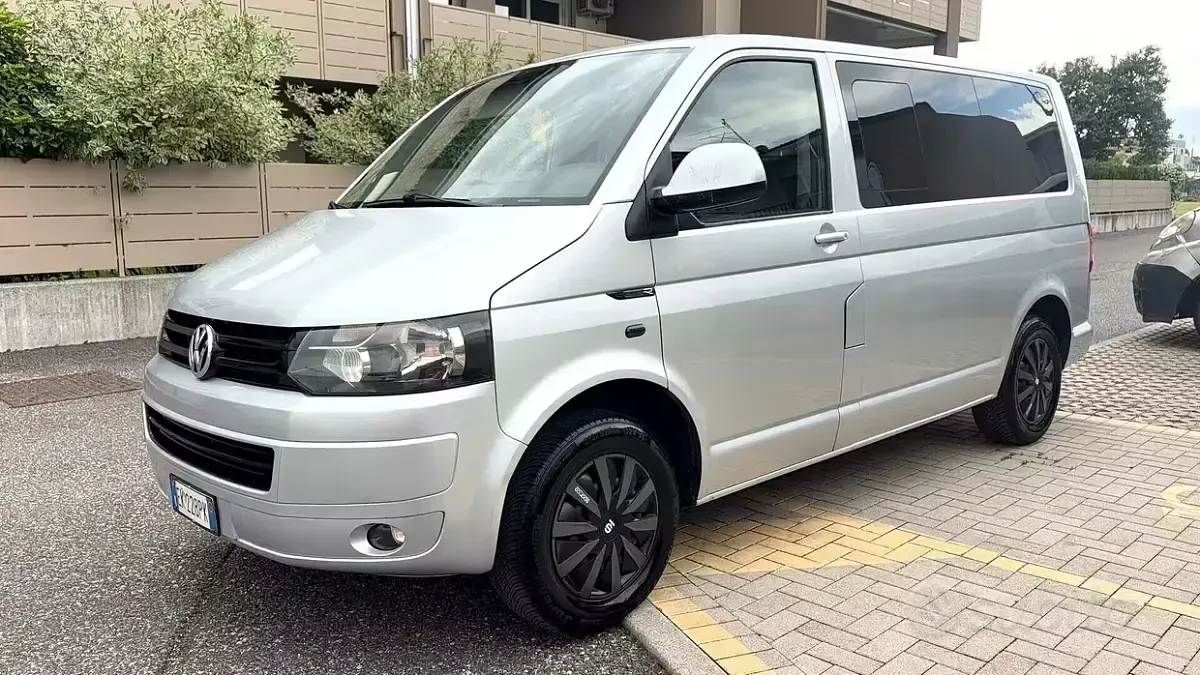 Usata VW Multivan 140 CV (102 kW) 2011 Grigio Monovolume