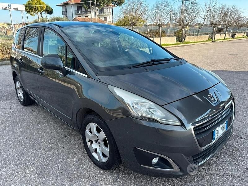 Usata Peugeot 5008 Business-Line 119 CV (87 kW) 2016 Grigio Monovolume