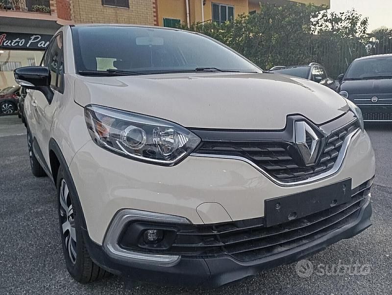 Usata Renault Captur Business 90 CV (66 kW) 2019 Beige SUV