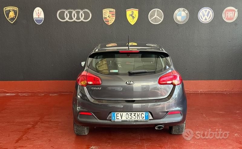 Usata Kia Ceed 90 CV (66 kW) 2014 Nero Utilitaria