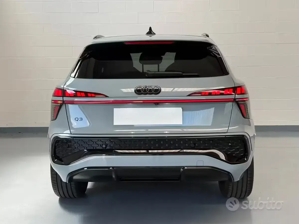 Nuova Audi Q3 S-Line 150 CV (110 kW) 2026 Grigio freccia SUV