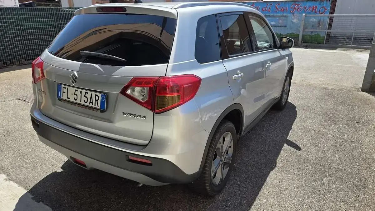 Usata Suzuki Vitara Cool 120 CV (88 kW) 2017 Argento SUV