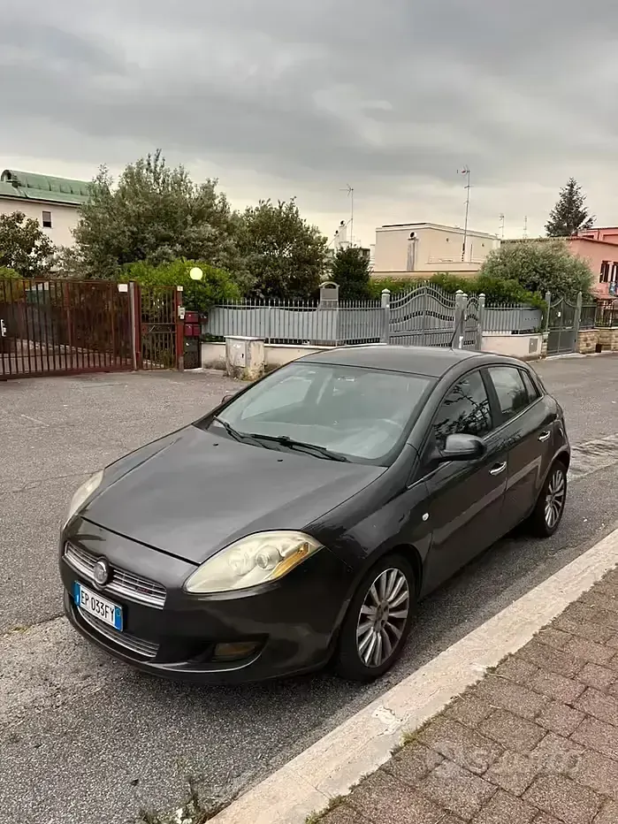 Usata Fiat Bravo Easy 120 CV (88 kW) 2012 Grigio Utilitaria