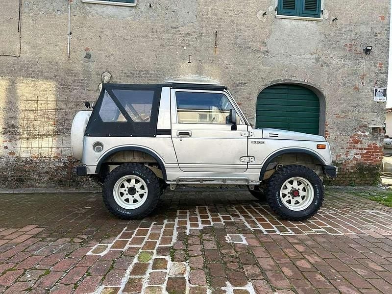 Argento Usata 1988 Suzuki Samurai SUV | 10.500 € - Immagine 1/3