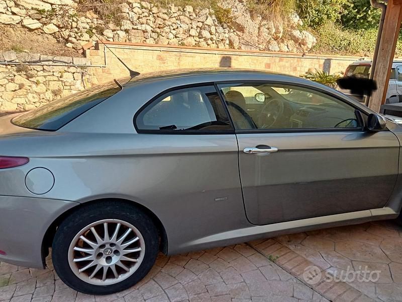 Usata Alfa Romeo GT 150 CV (110 kW) 2004 Grigio Coupé