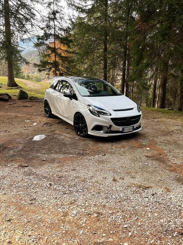Usata 2015 Opel Corsa OPC Tre volumi | 14.000 € (Molto cara) - Immagine 1/4