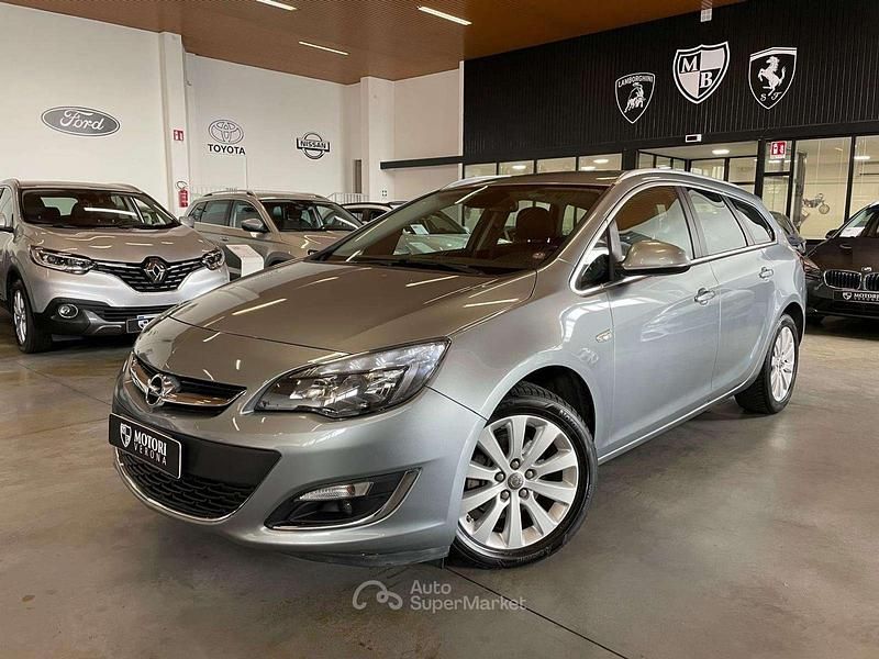 Argento Usata 2015 Opel Astra Cosmo Station wagon | 5900 € (Buon prezzo) - Immagine 1/4