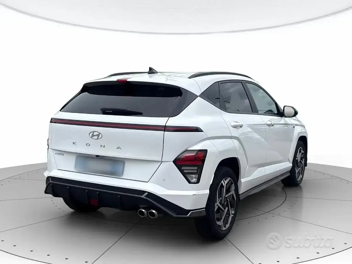 Usata Hyundai Kona N Line 120 CV (88 kW) 2023 Bianco SUV