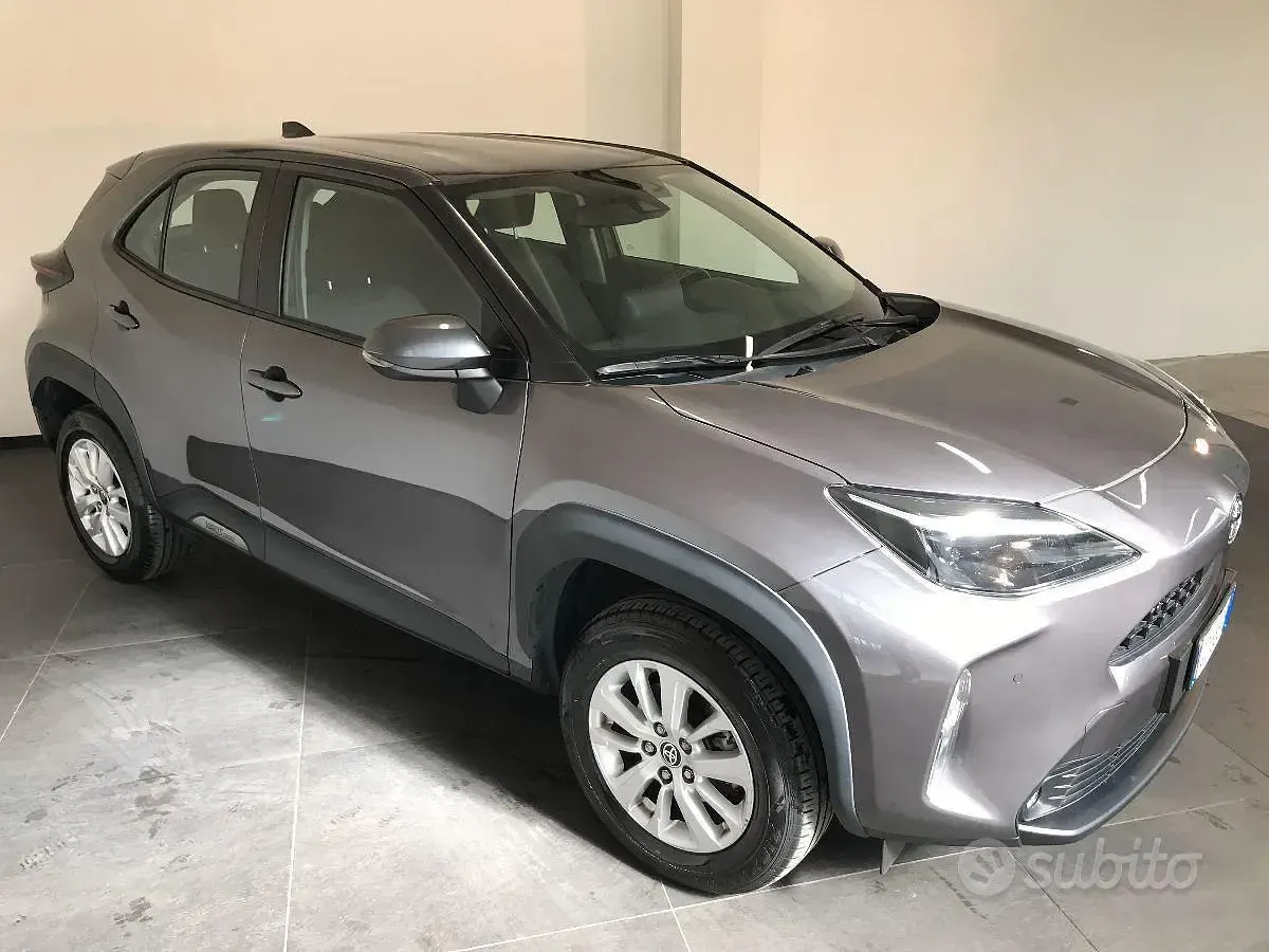 Usata Toyota Yaris Cross Active 92 CV (67 kW) 2021 Grigio SUV