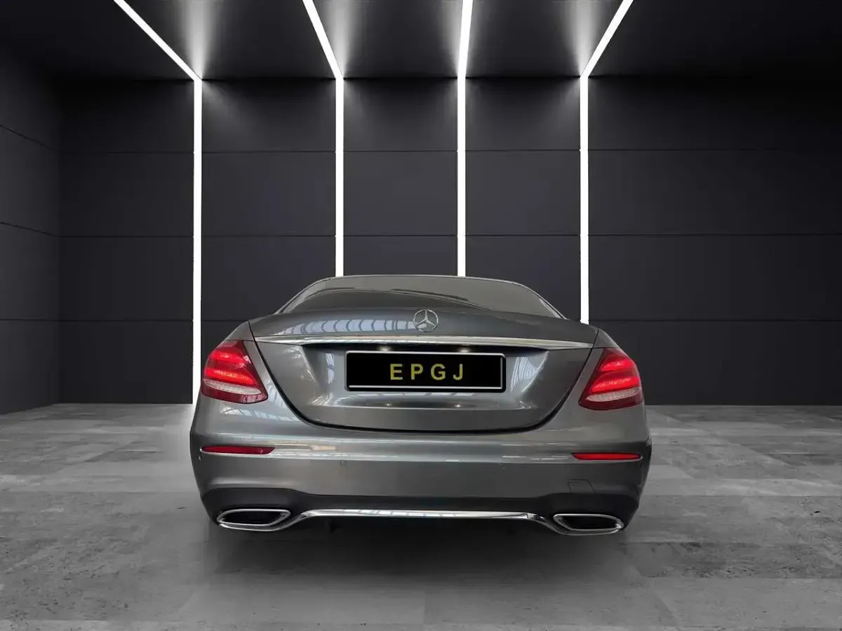 Usata Mercedes E220 Premium Plus 194 CV (142 kW) 2020 Grigio Berlina