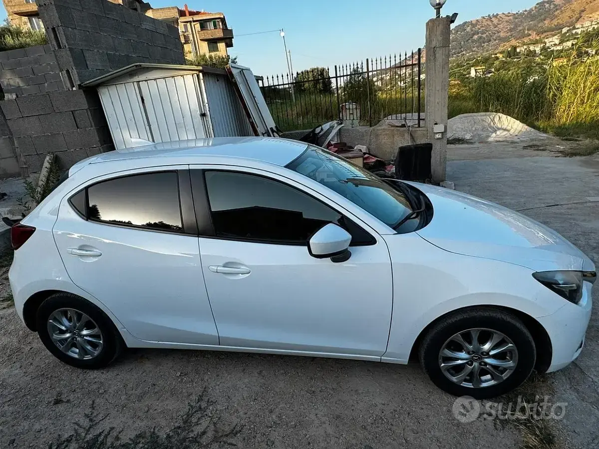 Usata Mazda 2 75 CV (55 kW) 2019 Bianco Berlina