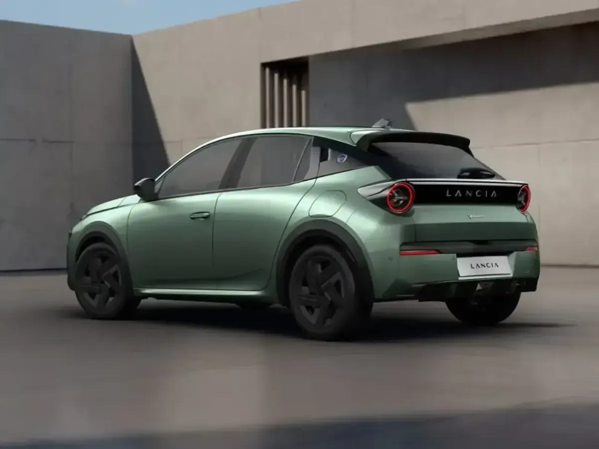 Nuova Lancia Ypsilon 110 CV (80 kW) 2026 Verde Utilitaria