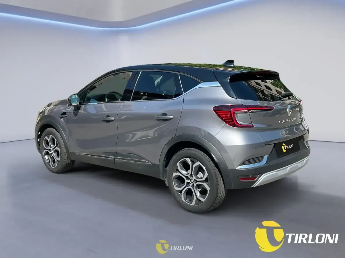 Usata Renault Captur Techno 101 CV (74 kW) 2023 Grigio SUV