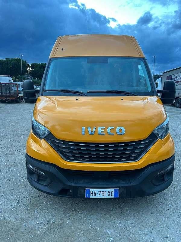 Usata Iveco Daily 156 CV (114 kW) 2020 Giallo Furgone