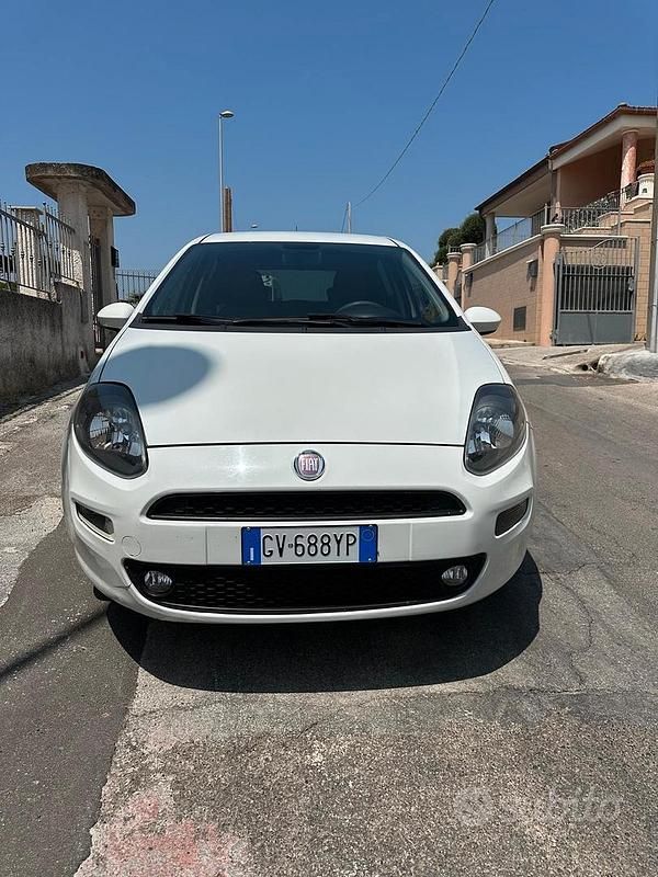 Usata Fiat Grande Punto 75 CV (55 kW) 2013 Bianco Utilitaria
