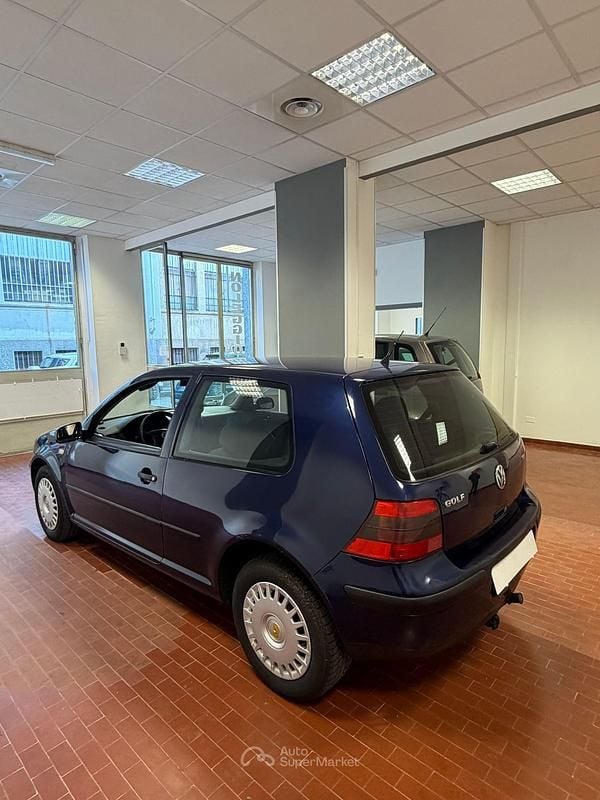 Usata VW Golf IV 110 CV (80 kW) 2000 Blu Berlina