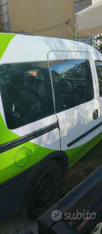 Usata Opel Combo 75 CV (55 kW) 2005 Bianco Monovolume