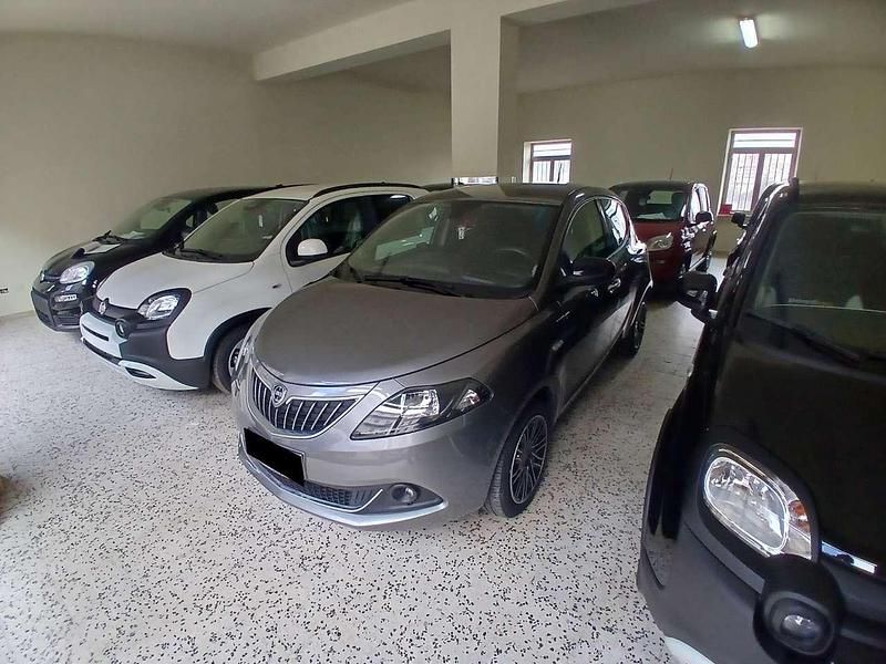 Usata Lancia Ypsilon Gold 69 CV (50 kW) 2022 Grigio Utilitaria