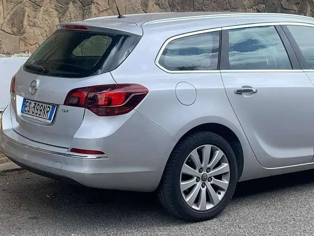 Usata Opel Astra Cosmo 110 CV (80 kW) 2013 Grigio Station wagon