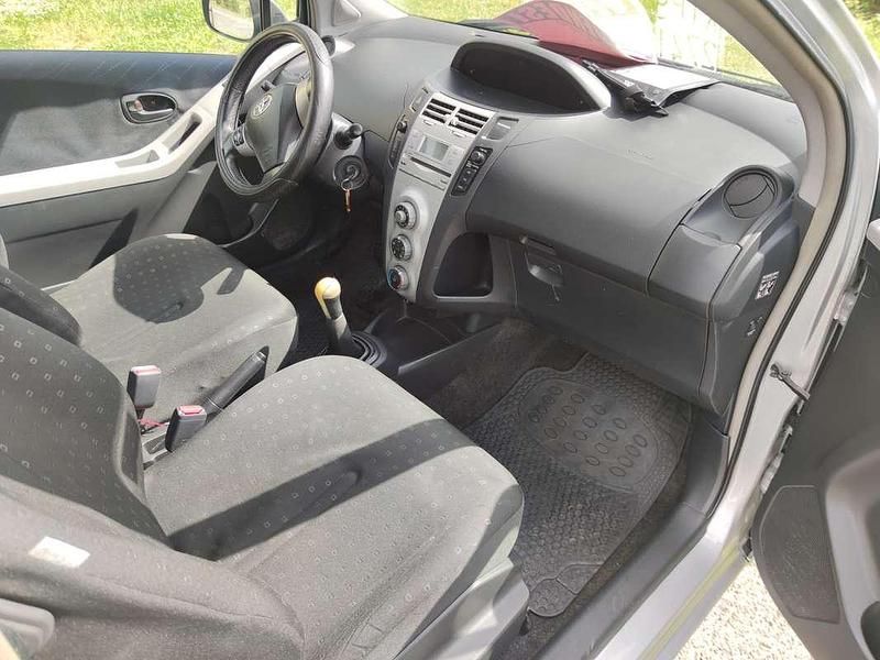 Usata Toyota Yaris Sol 90 CV (66 kW) 2007 Utilitaria