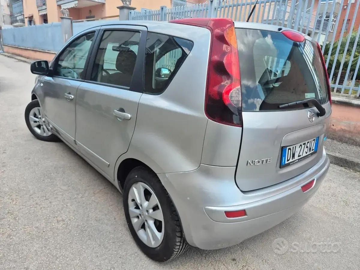Usata Nissan Note 88 CV (64 kW) 2010 Grigio Utilitaria