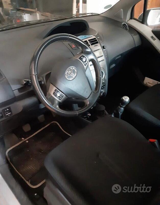 Usato 2009 Toyota Yaris 1.3 Benzin 87 CV (3.700 €)