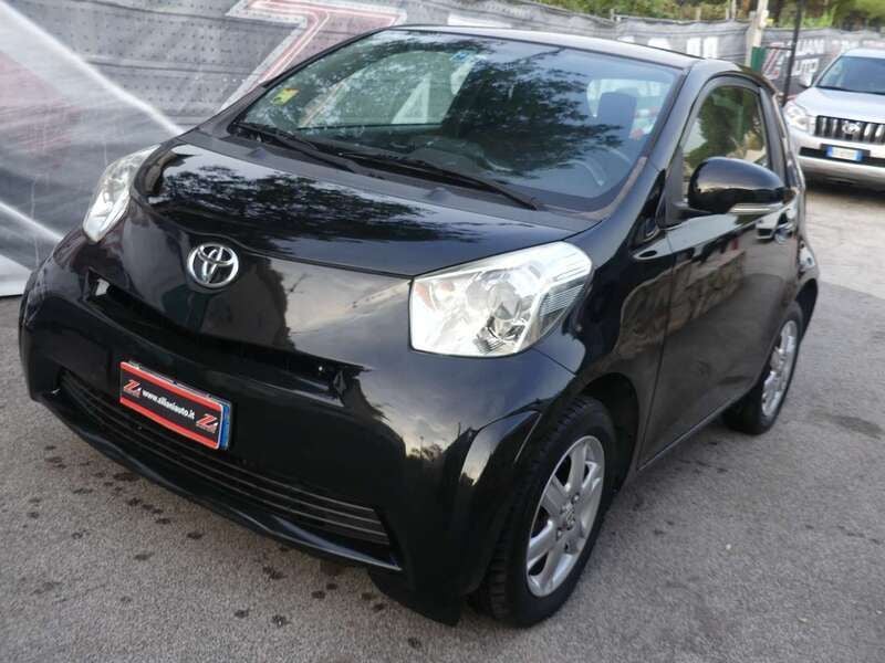 Usata Toyota iQ Sol 68 CV (50 kW) 2009 Nero Utilitaria