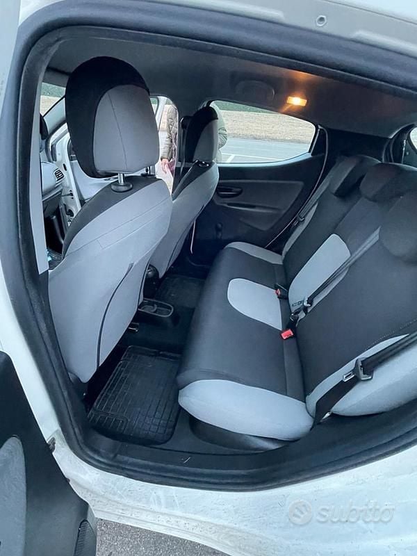 Usata Lancia Ypsilon 69 CV (50 kW) 2016 Bianco Utilitaria