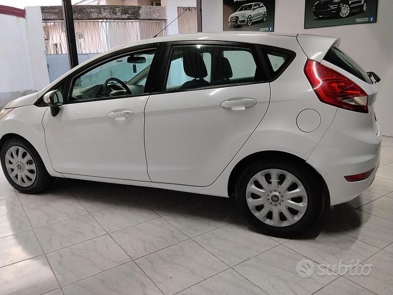 Usado Ford Fiesta 71 HP (52 kW) 2012 Branco Citadino