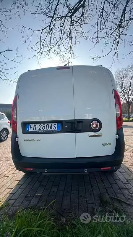 Usata Fiat Doblò 120 CV (88 kW) 2017 Bianco Monovolume