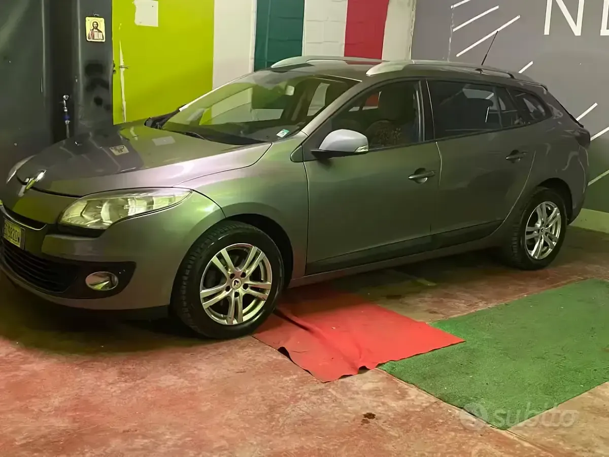 Usata Renault Mégane GrandTour 110 CV (80 kW) 2013 Grigio Station wagon