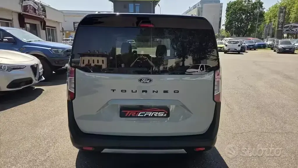 Usata Ford Tourneo Courier Active 125 CV (91 kW) 2024 Grigio Monovolume