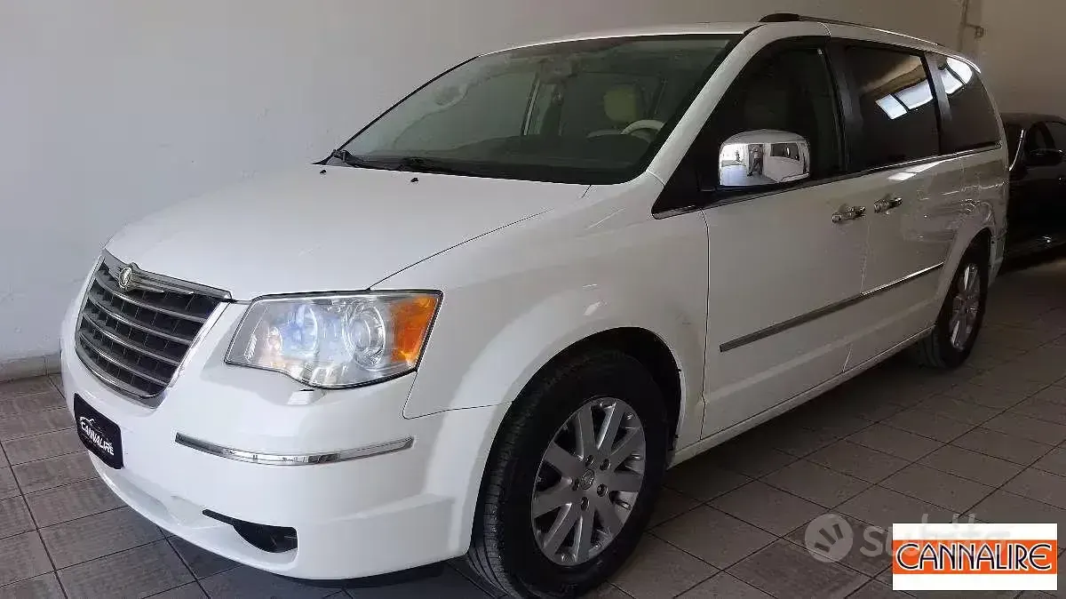Usata Chrysler Grand Voyager 192 CV (141 kW) 2011 Bianco Monovolume