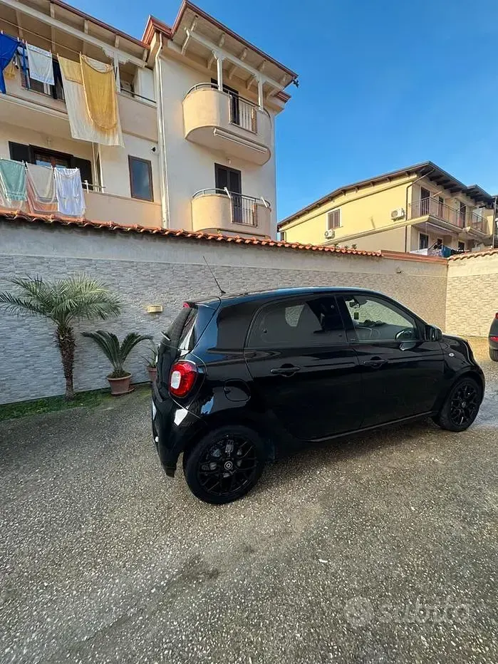 Usata Smart ForFour 71 CV (52 kW) 2018 Nero Utilitaria