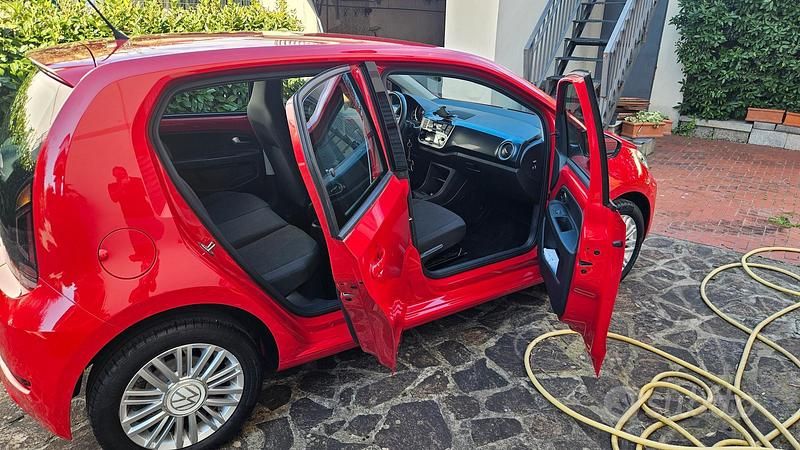 Usata VW up! Move 68 CV (50 kW) 2020 Rosso Utilitaria