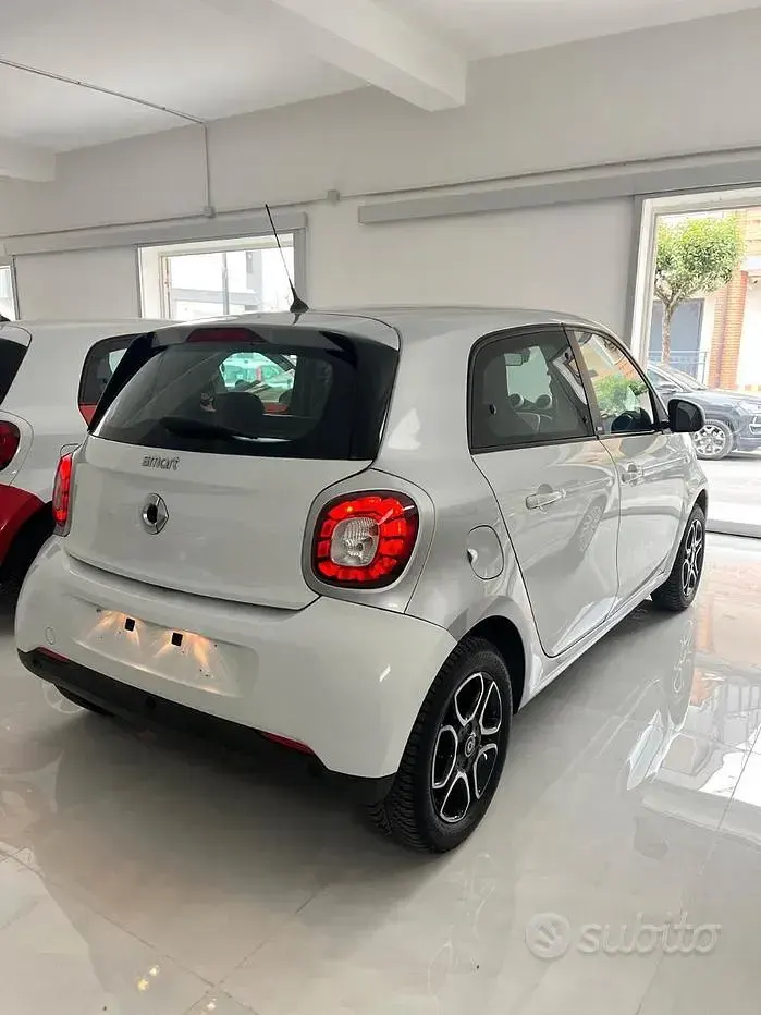 Usata Smart ForFour 71 CV (52 kW) 2015 Bianco Utilitaria