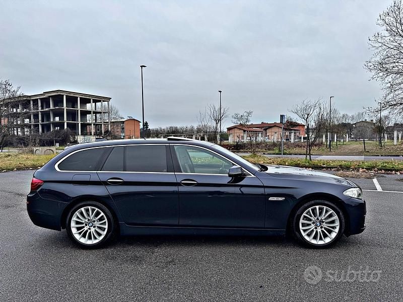 Usata BMW 530 Luxury Line 258 CV (189 kW) 2014 Blu Station wagon