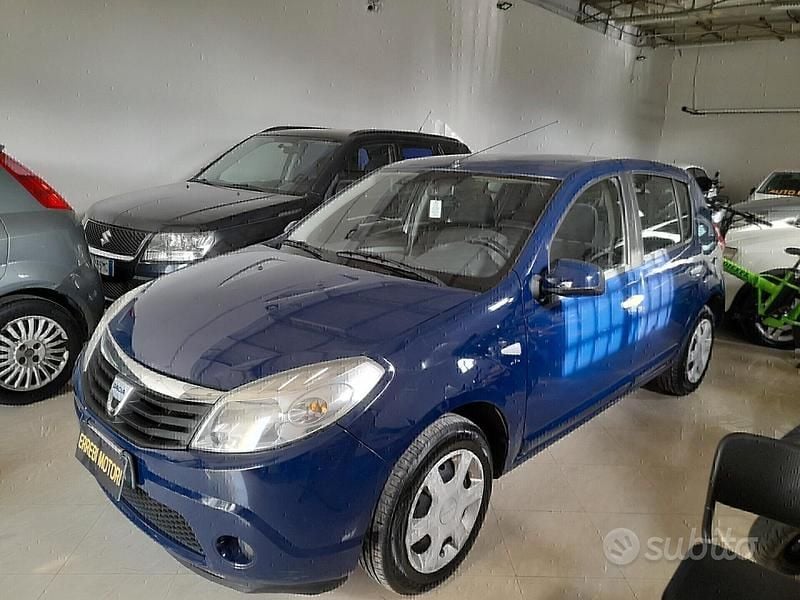Usata Dacia Sandero 72 CV (52 kW) 2010 Blu Utilitaria