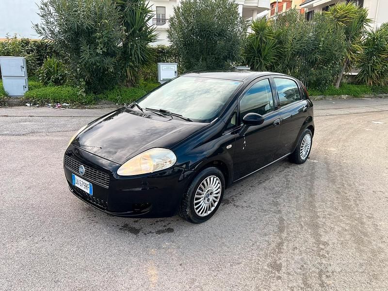 Nero Usata 2006 Fiat Punto Tre volumi | 1300 € (Ottimo prezzo) - Immagine 1/4