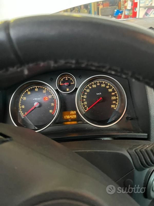 Grigio Usata 2008 Opel Zafira Monovolume | 3500 € - Immagine 1/4