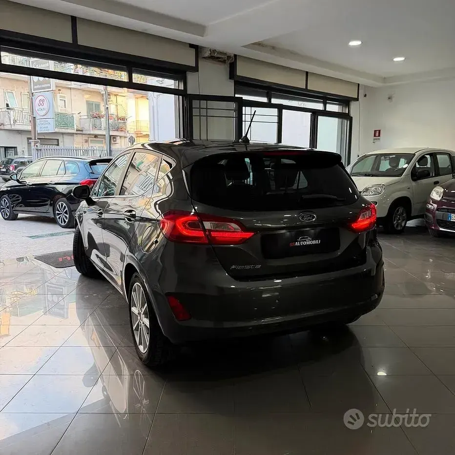 Usata Ford Fiesta 75 CV (55 kW) 2019 Grigio Utilitaria