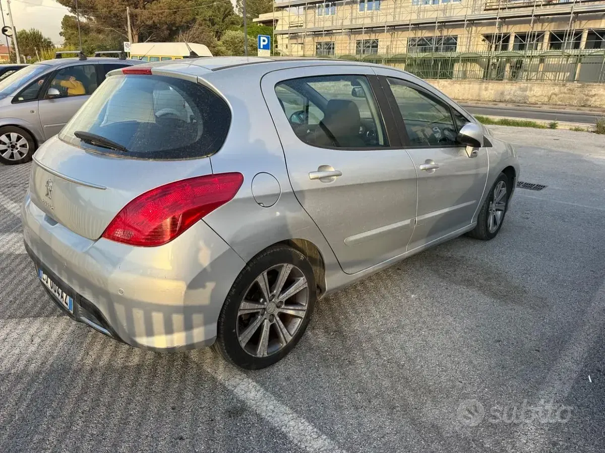 Usata Peugeot 308 112 CV (82 kW) 2011 Grigio Berlina