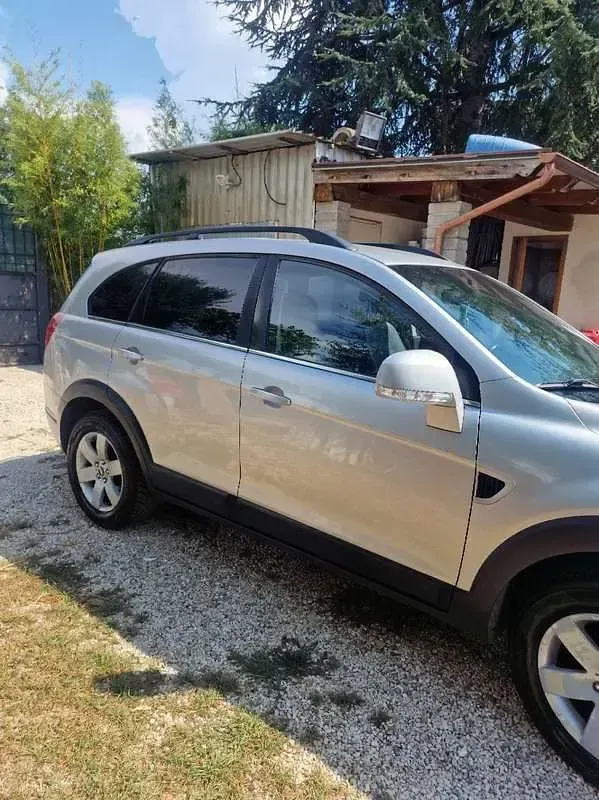 Usata Chevrolet Captiva LTZ 150 CV (110 kW) 2010 Argento SUV