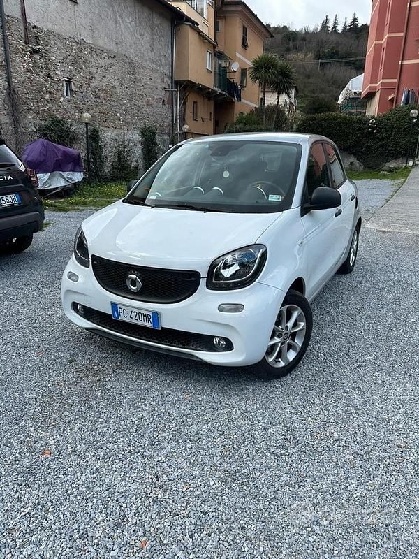 Bianco Usata 2016 Smart ForFour Utilitaria | 8790 € - Immagine 1/4