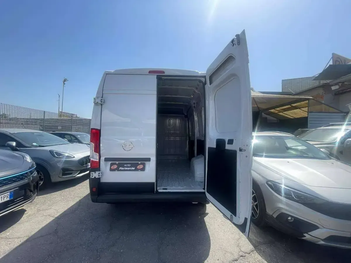 Usata Opel Movano 140 CV (102 kW) 2023 Bianco Furgone