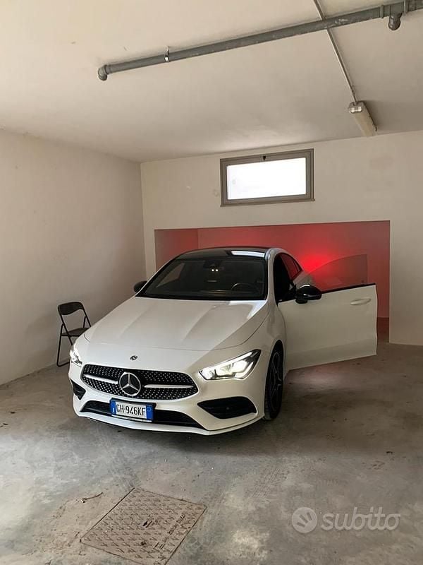 Bianco Usata 2022 Mercedes CLA200 Tre volumi | 31.000 € (Buon prezzo) - Immagine 1/4