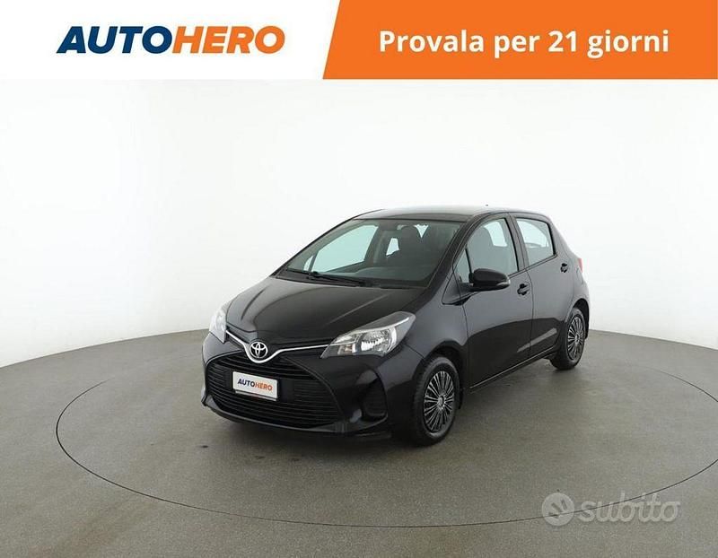 Nero Usata 2016 Toyota Yaris Active Tre volumi | 9699 € (Buon prezzo) - Immagine 1/2